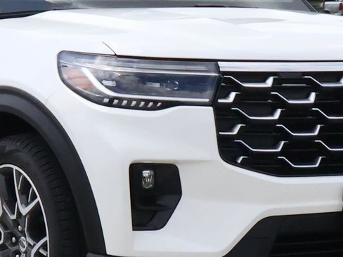 Used 2025 Ford Explorer Platinum w/ Ultimate Package image 9