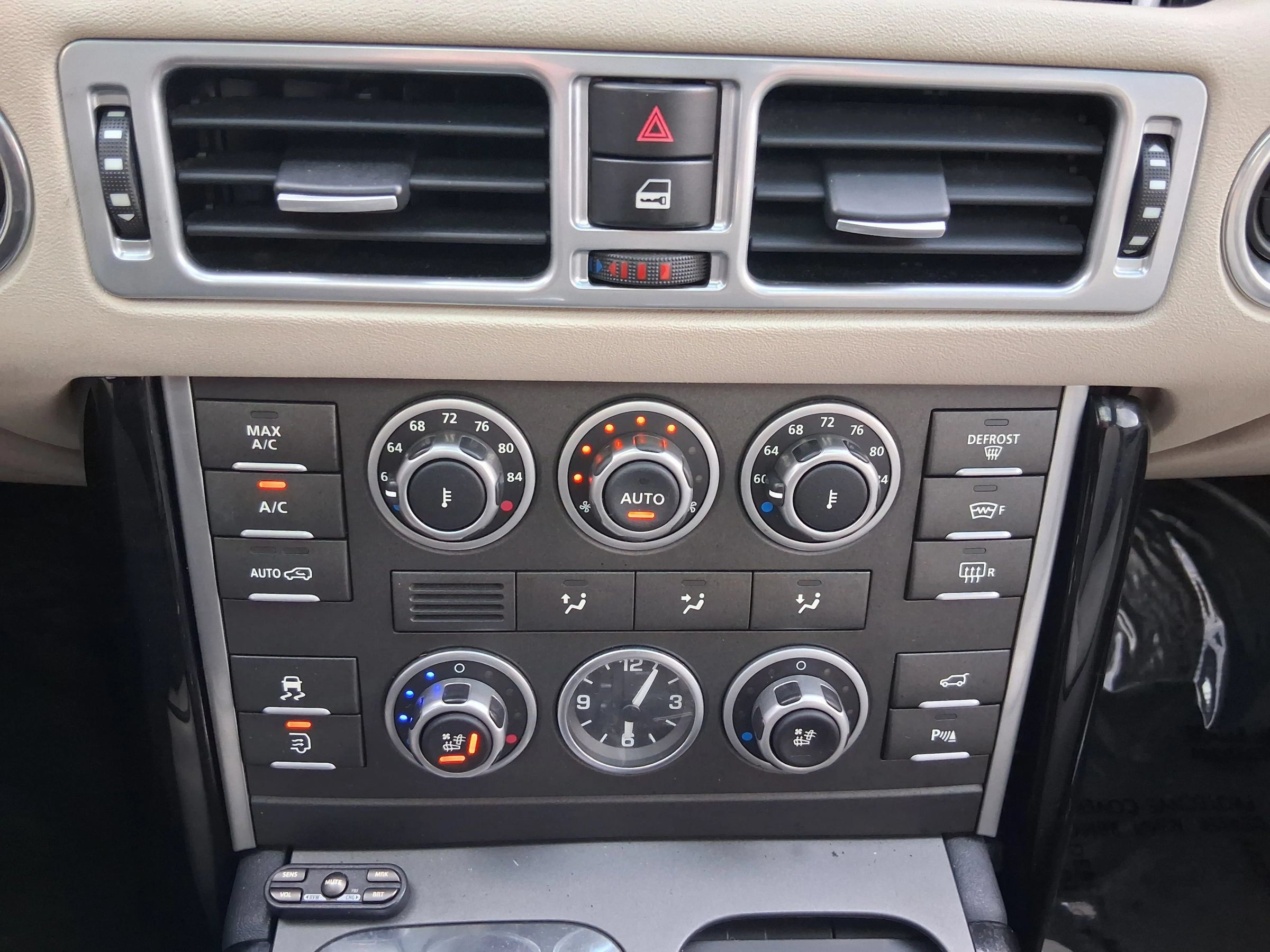 Used 2011 Land Rover Range Rover Supercharged AWD/4WD image 25