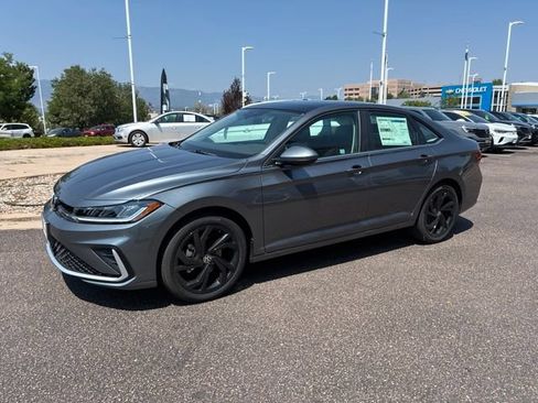 New 2026 Volkswagen Jetta SE FWD image 3