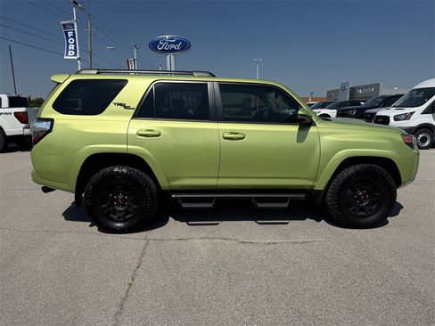 Used 2023 Toyota 4Runner TRD Off-Road Premium image 2