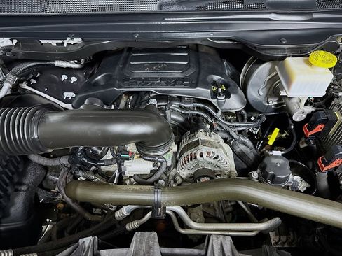 Used 2019 RAM 1500 Laramie AWD/4WD image 32