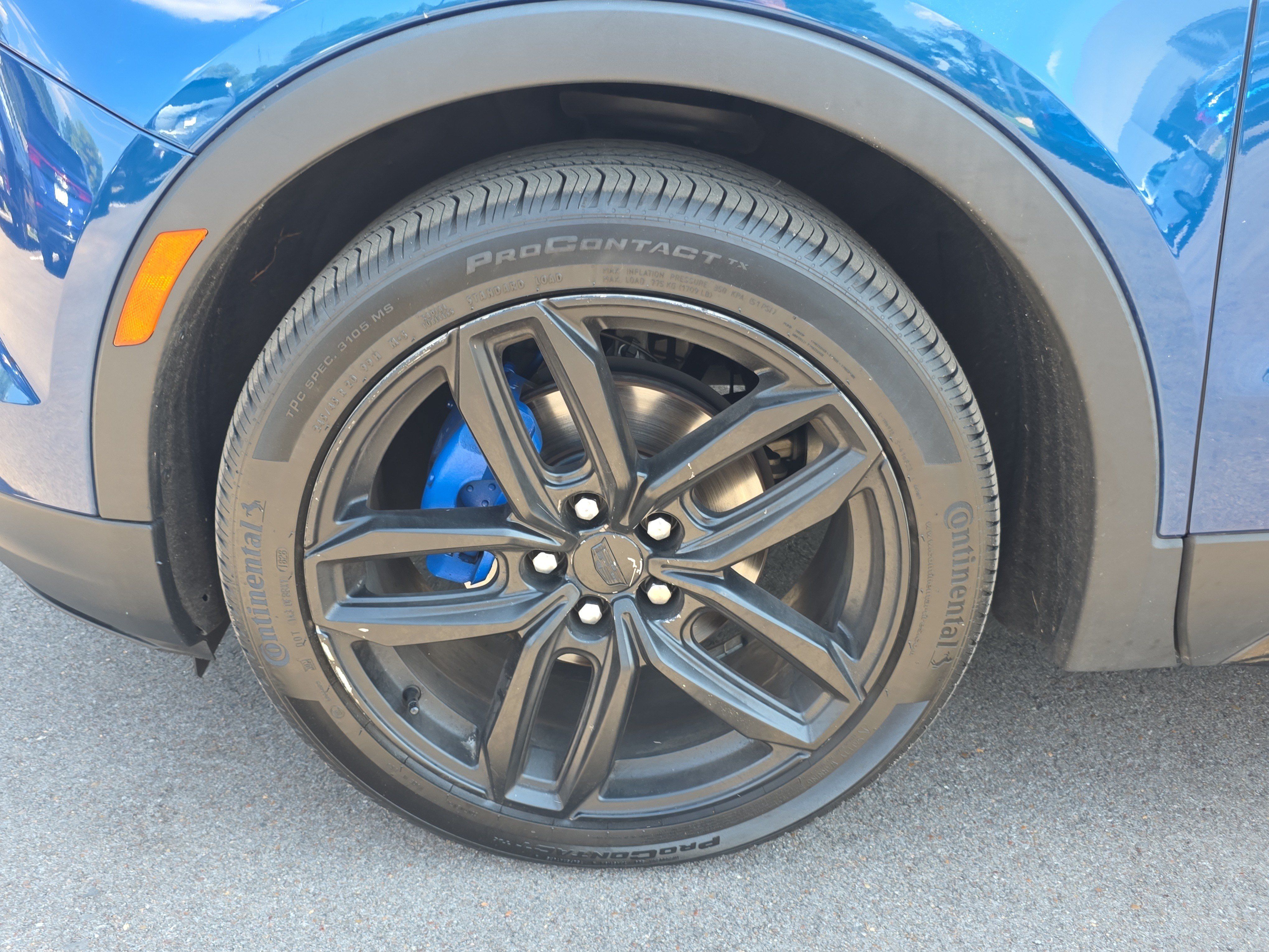 Used 2019 Cadillac XT4 Sport w/ Driver Awareness Package FWD image 9