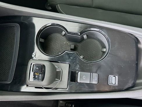 Used 2025 Nissan Rogue S image 16