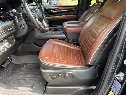 Used 2023 GMC Yukon Denali Ultimate AWD/4WD image 13