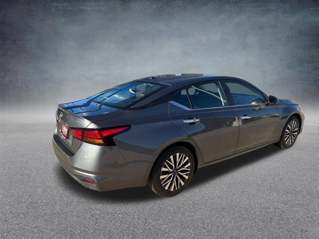 Used 2025 Nissan Altima 2.5 SV FWD image 5