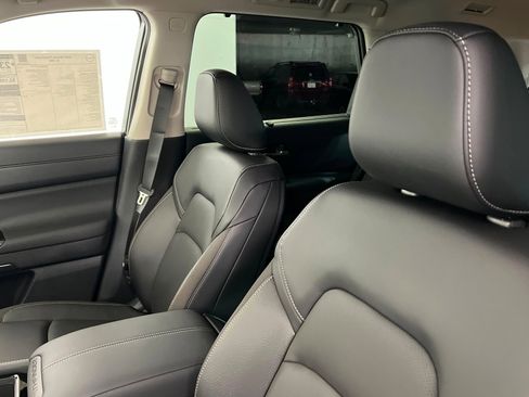 New 2026 Nissan Pathfinder SL image 16