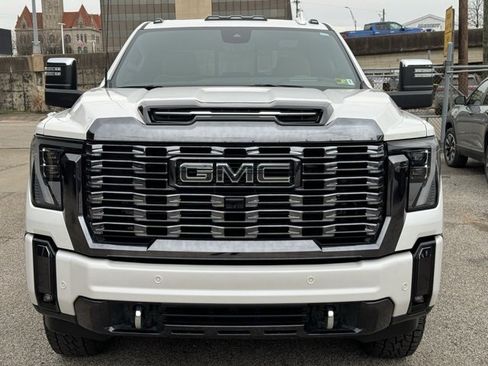 Used 2024 GMC Sierra 3500 Denali Ultimate image 8