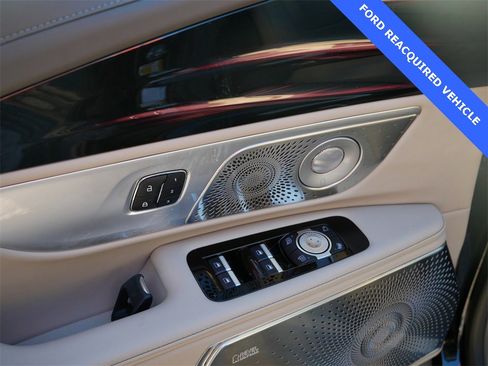 Used 2025 Lincoln Nautilus Reserve image 16