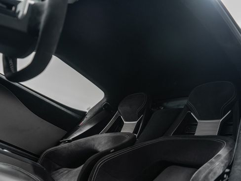 Used 2019 Ford GT RWD image 17