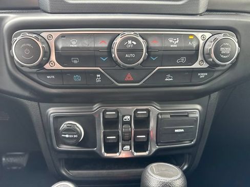 Used 2023 Jeep Wrangler Unlimited AWD/4WD image 25