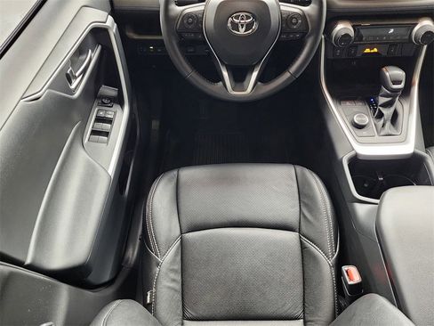 Used 2024 Toyota RAV4 SE image 10