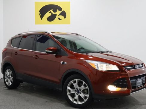 Used 2016 Ford Escape Titanium image 2