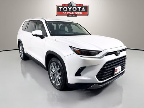 Used 2025 Toyota Grand Highlander AWD image 1