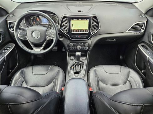 Used 2019 Jeep Cherokee Limited image 19