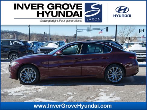 Used 2018 Alfa Romeo Giulia AWD image 1