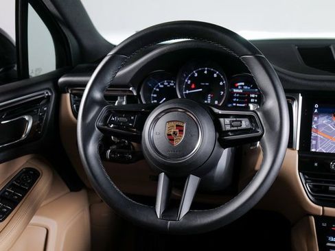 Certified 2023 Porsche Macan image 15