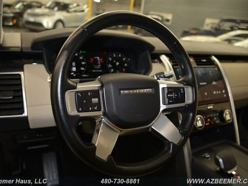 Used 2022 Land Rover Discovery S image 32