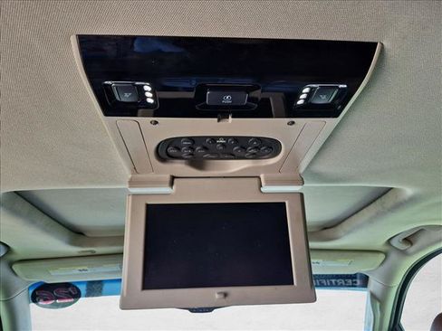 Used 2016 Chevrolet Suburban LTZ RWD image 17