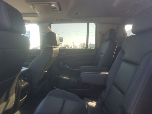Used 2019 Chevrolet Suburban LT image 12