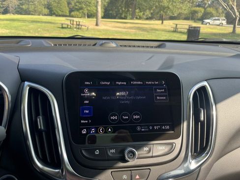 Used 2022 Chevrolet Equinox LT image 32