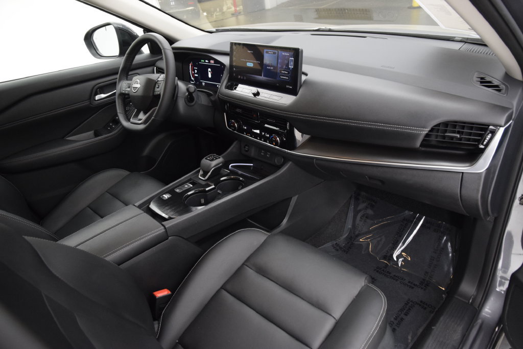 Used 2026 Nissan Rogue SL FWD image 15