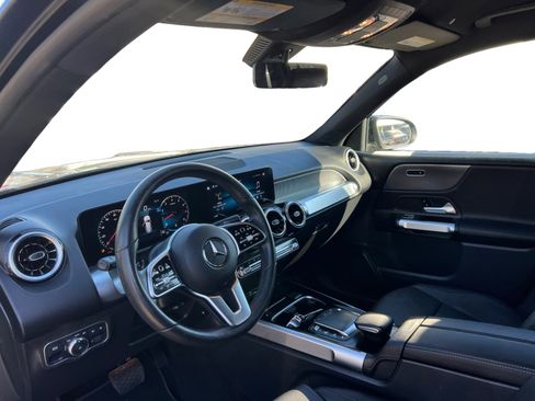 Used 2022 Mercedes-Benz GLB 250 w/ Premium Package Lite image 10