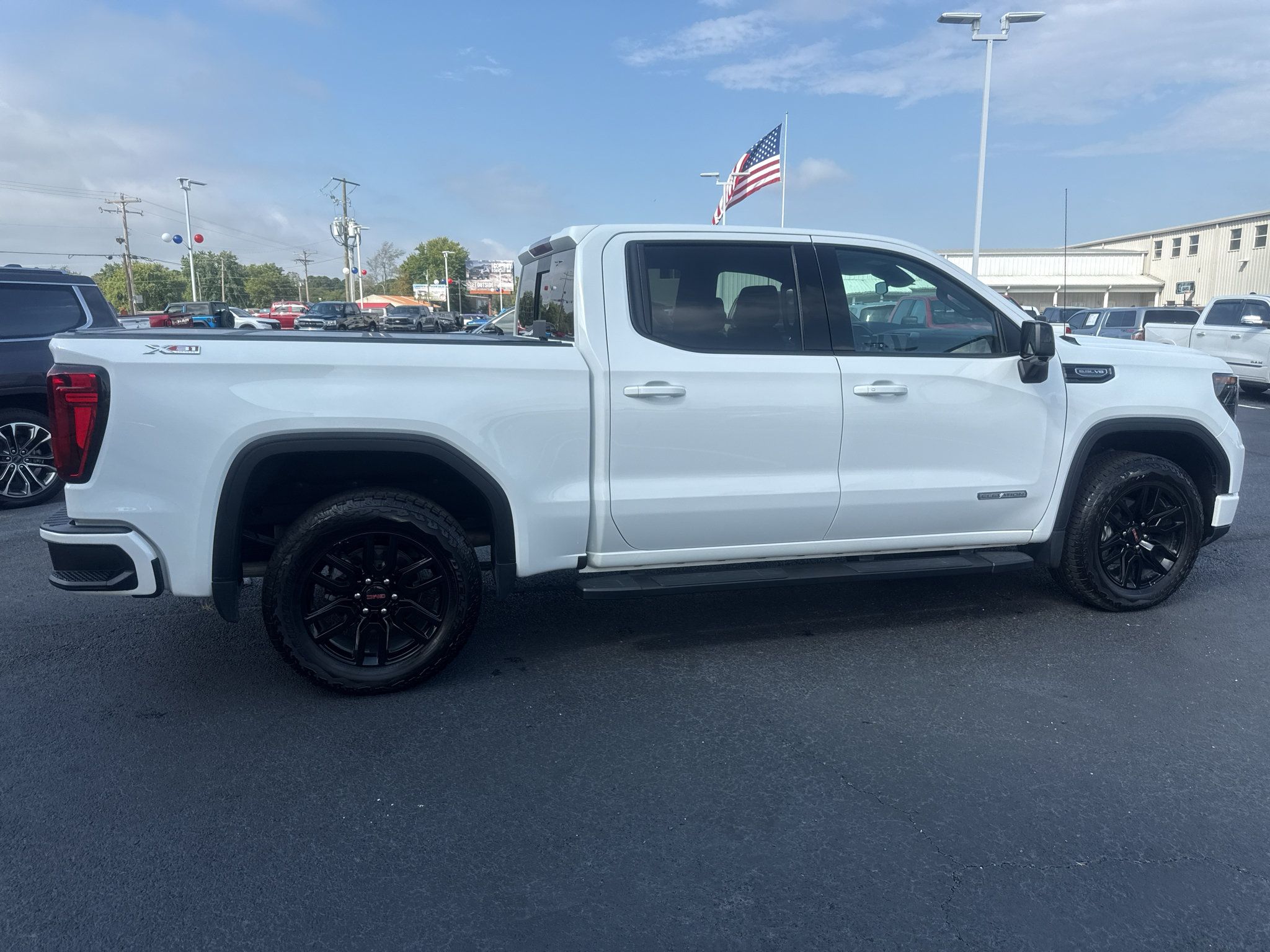 Used 2024 GMC Sierra 1500 Elevation w/ Elevation Premium Package AWD/4WD image 4