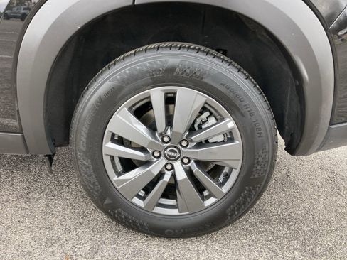 Used 2025 Nissan Pathfinder SV image 19