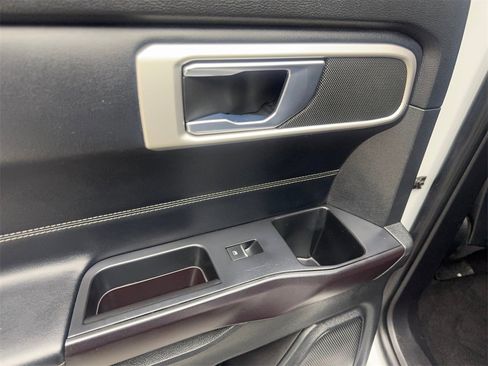 Used 2020 Ford Explorer XLT w/ Equipment Group 202A image 39