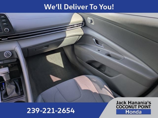 Used 2021 Hyundai Elantra SE FWD image 15