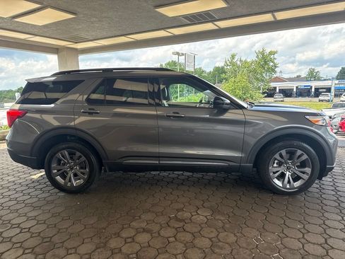 Used 2023 Ford Explorer XLT w/ Equipment Group 202A AWD/4WD image 5