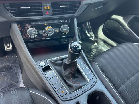 Used 2019 Volkswagen Jetta GLI FWD image 32
