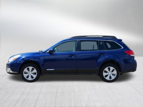 Used 2011 Subaru Outback 2.5i Premium w/ All-Weather Pkg AWD/4WD image 4