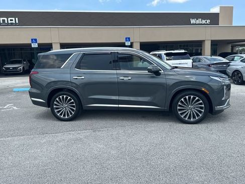 Used 2024 Hyundai Palisade Calligraphy FWD image 5