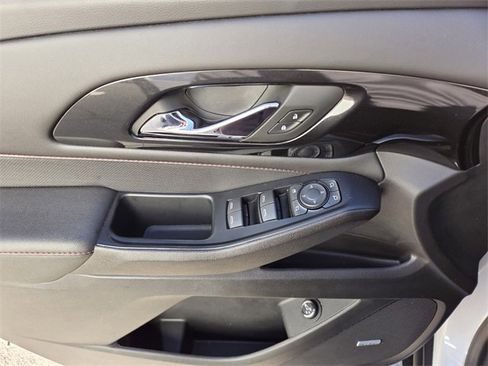 Used 2023 Chevrolet Traverse RS image 17