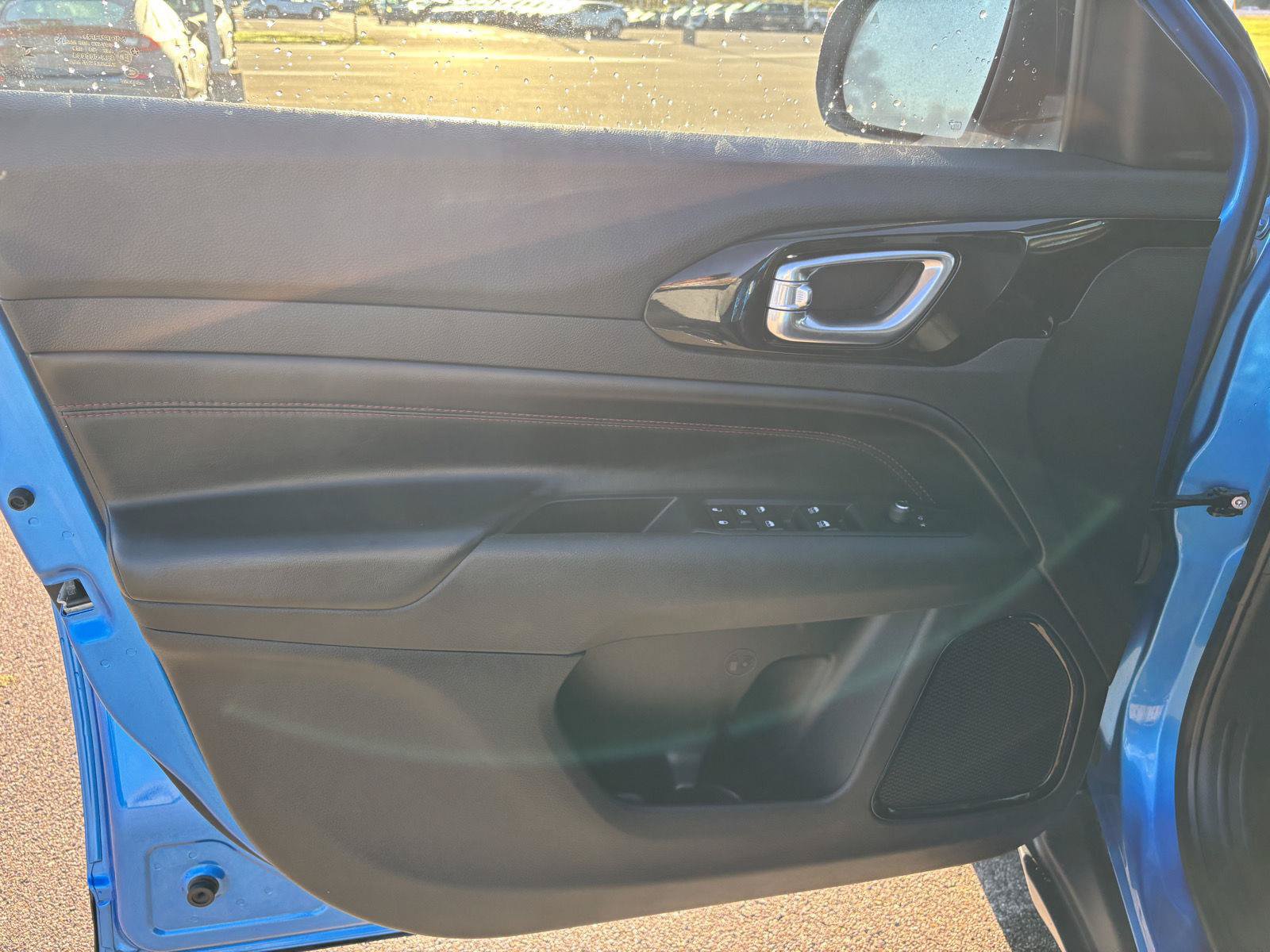 Used 2025 Jeep Compass Trailhawk AWD/4WD image 10
