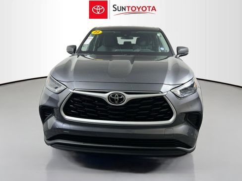 Used 2023 Toyota Highlander L image 10