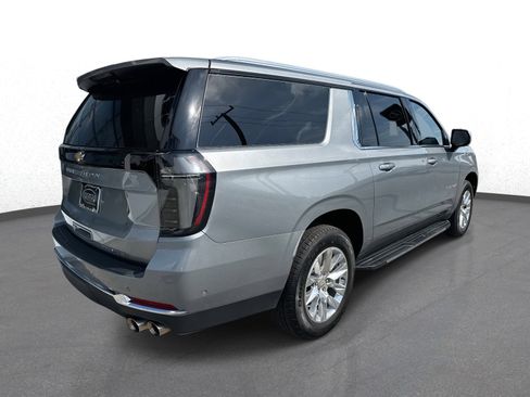 Used 2025 Chevrolet Suburban Premier image 3