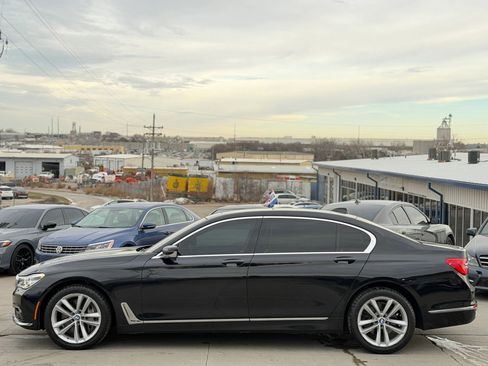 Used 2018 BMW 750i xDrive image 4