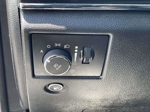 Used 2019 Jeep Grand Cherokee Limited w/ Luxury Group II AWD/4WD image 28