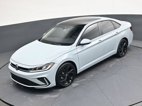 Used 2025 Volkswagen Jetta SE image 26