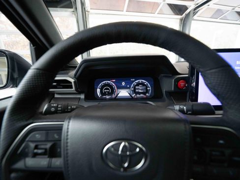 Certified 2025 Toyota Tacoma TRD Off-Road w/ TRD Off Road Premium Package image 15