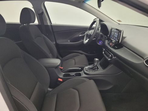 Used 2019 Hyundai Elantra GT FWD image 21