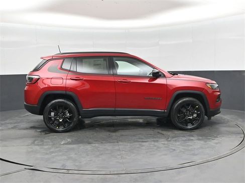 New 2026 Jeep Compass Latitude image 2