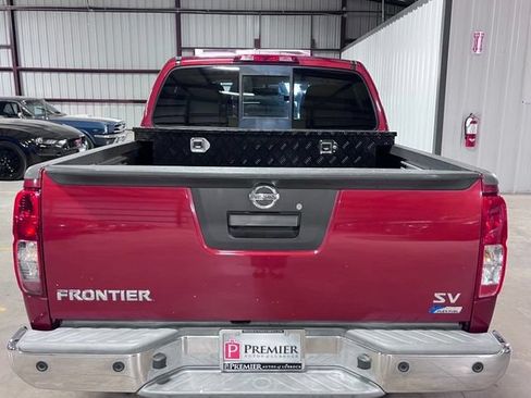 Used 2017 Nissan Frontier SV w/ SV Value Truck Package RWD image 5