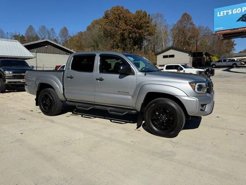 Used 2014 Toyota Tacoma 4x4 Double Cab w/ SR5 Package image 2
