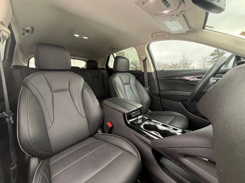 Used 2023 Buick Envision Essence image 32