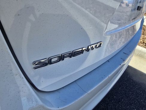 Used 2019 Kia Sorento S image 10