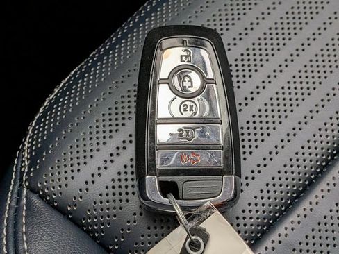 Used 2025 Lincoln Nautilus Reserve AWD/4WD image 44