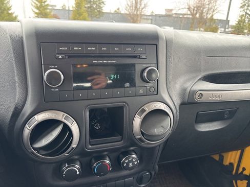 Used 2015 Jeep Wrangler Sport image 11